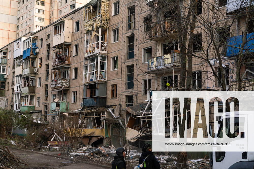 Russian missile attack on Ukraine s Kharkiv KHARKIV, UKRAINE - OCTOBER 5: A view of destruction as firefighters and emergency service workers operate at the site of a residential building struck by a guided bomb in Kharkiv, Ukraine on October 5, 2026. A guided bomb hit a residential building, killing at least two people and injuring over 30 others. The strike destroyed several parked vehicles and damaged more than 40 surrounding houses, with search, rescue, and cleanup operations ongoing by police, firefighters, and volunteers. Carlo Bravo Anadolu Kharkiv Ukraine. Editorial use only. Please get in touch for any other usage.