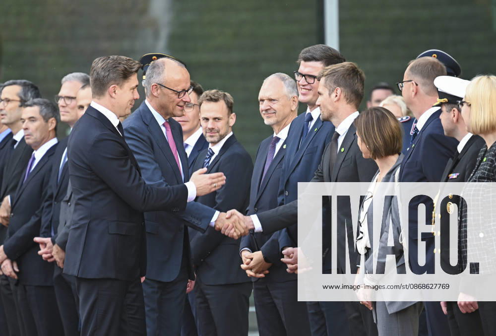 Friedrich Merz - Mindaugas Sinkevicius meeting in Berlin BERLIN, GERMANY - OCTOBER 5: German Chancellor Friedrich Merz welcomes Lithuanian Prime Minister Mindaugas Sinkevicius with an official ceremony at the Chancellery in Berlin, Germany on October 5, 2026. Halil Sagirkaya Anadolu Berlin Germany. Editorial use only. Please get in touch for any other usage.