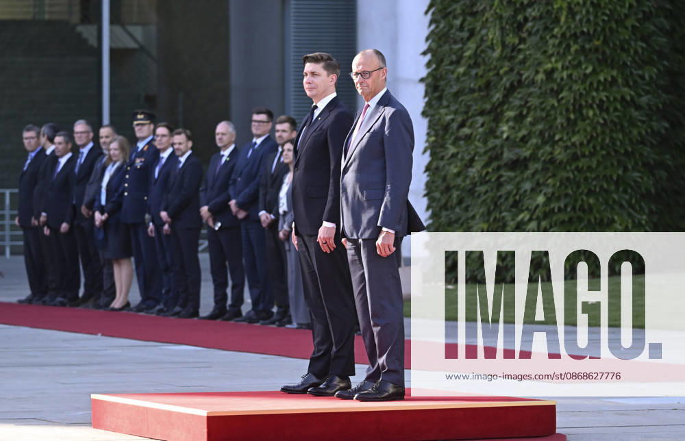 Friedrich Merz - Mindaugas Sinkevicius meeting in Berlin BERLIN, GERMANY - OCTOBER 5: German Chancellor Friedrich Merz welcomes Lithuanian Prime Minister Mindaugas Sinkevicius with an official ceremony at the Chancellery in Berlin, Germany on October 5, 2026. Halil Sagirkaya Anadolu Berlin Germany. Editorial use only. Please get in touch for any other usage.