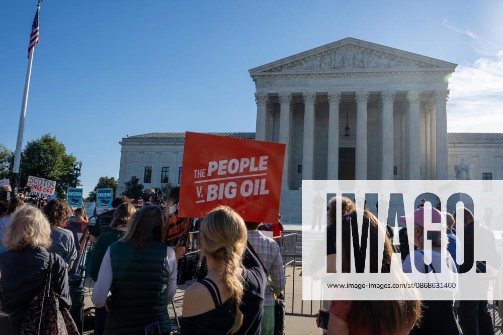 Scenes from the Supreme Court as the new term begins with a case on climate change being the first heard on October 5, 2026. Washington USA - ZUMAl312 20261005_znp_l312_001