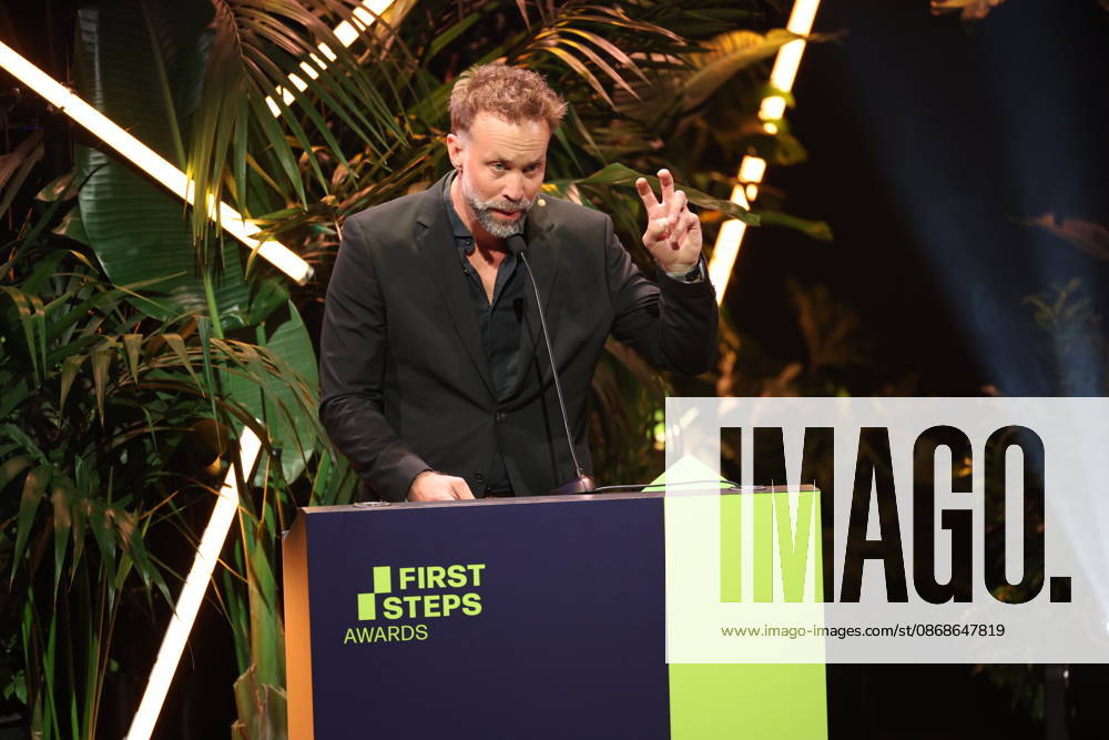 FIRST STEPS 2026 Medium-Length Feature Film: Erik Schmitt s Acceptance Speech at the FIRST STEPS 2026 Awards Ceremony on Stage at the Theater des Westens in Berlin