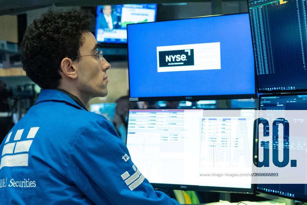 A trader works on the trading floor of the New York Stock Exchange (NYSE) in New York, NY on October 5, 2026. New York USA - ZUMAr339 20261005_znp_r339_007