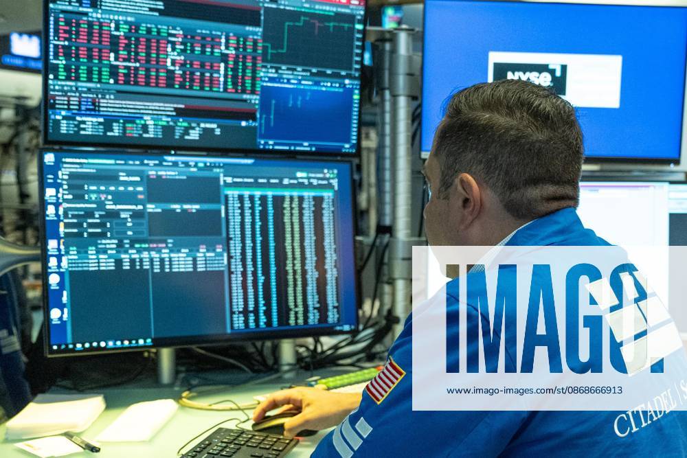 A trader works on the trading floor of the New York Stock Exchange (NYSE) in New York, NY on October 5, 2026. New York USA - ZUMAr339 20261005_znp_r339_009