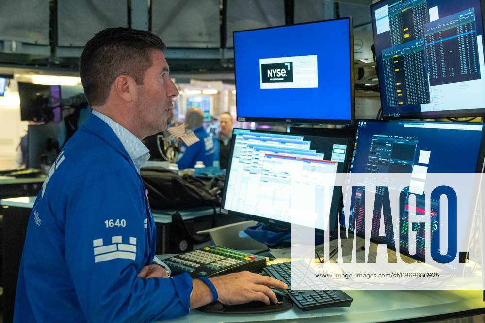 A trader works on the trading floor of the New York Stock Exchange (NYSE) in New York, NY on October 5, 2026. New York USA - ZUMAr339 20261005_znp_r339_010