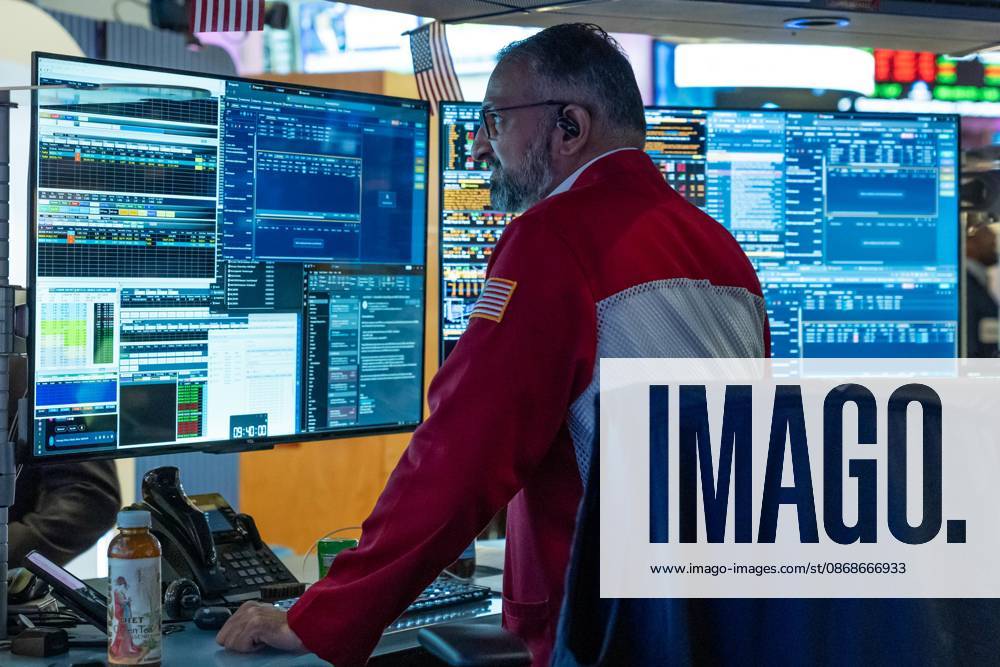 A trader works on the trading floor of the New York Stock Exchange (NYSE) in New York, NY on October 5, 2026. New York USA - ZUMAr339 20261005_znp_r339_013