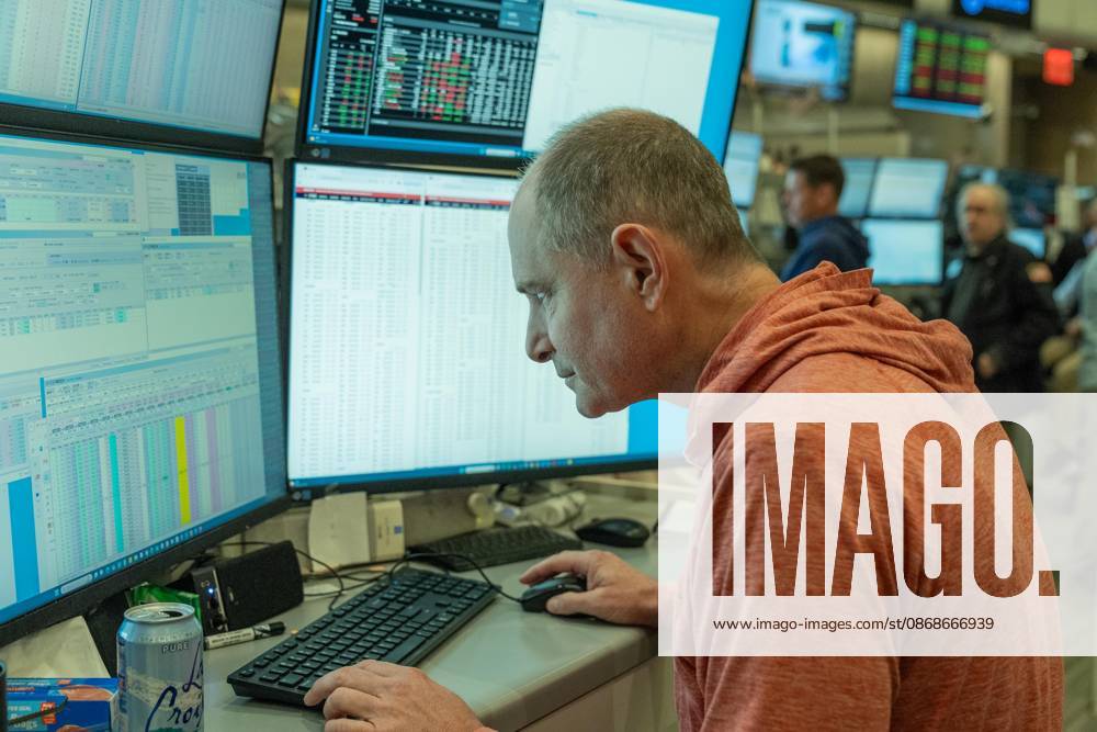 A trader works on the trading floor of the New York Stock Exchange (NYSE) in New York, NY on October 5, 2026. New York USA - ZUMAr339 20261005_znp_r339_015