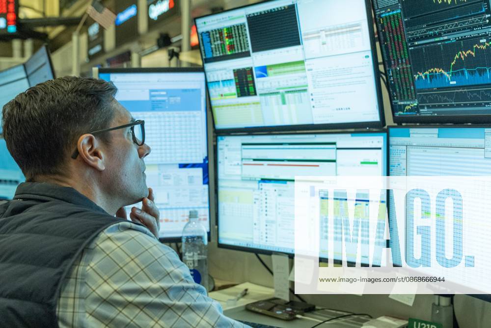 A trader works on the trading floor of the New York Stock Exchange (NYSE) in New York, NY on October 5, 2026. New York USA - ZUMAr339 20261005_znp_r339_017