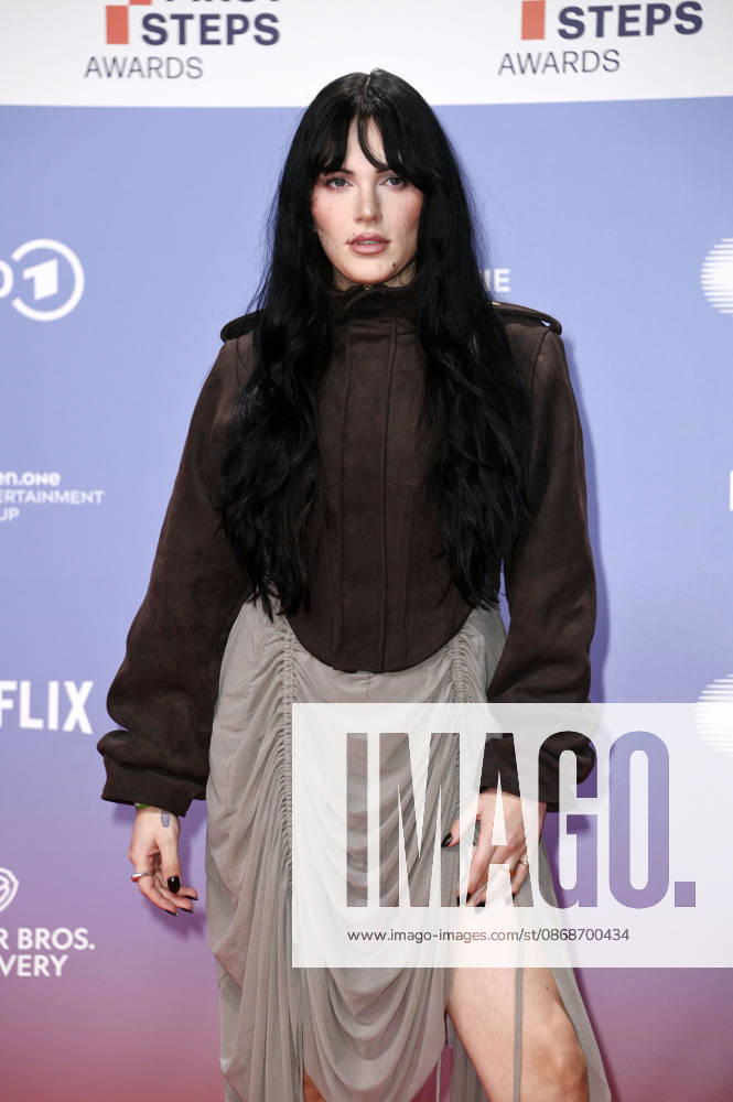Phenix Kühnert at the 27th First Steps Awards ceremony in 2026 at the Theater des Westens in Berlin, October 5, 2026 Foto:xN.xKubelkax xFuturexImagex first_steps_6193