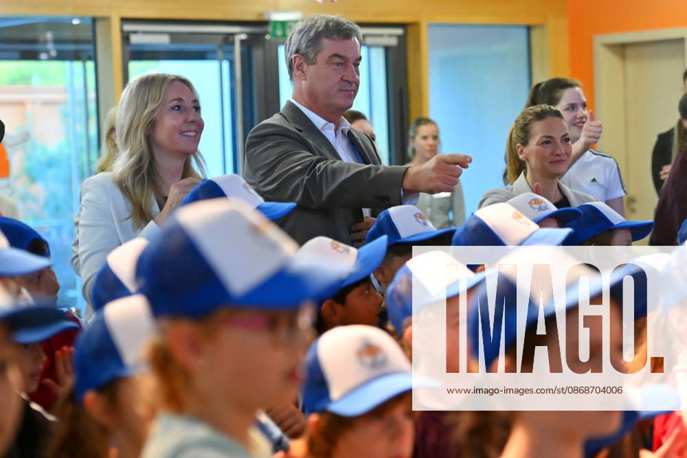 Markus SOEDER, Minister-President of Bavaria and CSU Chairman, visited the Sports Elementary School on Margarethe Danzi Street in Munich on October 6, 2026, together with Health Minister Judith Gerlach and Minister of Education and Cultural Affairs Anna Stolz, to learn more about successful prevention and health promotion in everyday school life ahead of t