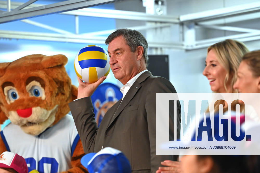 Markus SOEDER, Minister-President of Bavaria and CSU Chairman, visited the Sports Elementary School on Margarethe Danzi Street in Munich on October 6, 2026, together with Health Minister Judith Gerlach and Minister of Education and Cultural Affairs Anna Stolz, to learn more about successful prevention and health promotion in everyday school life ahead of t