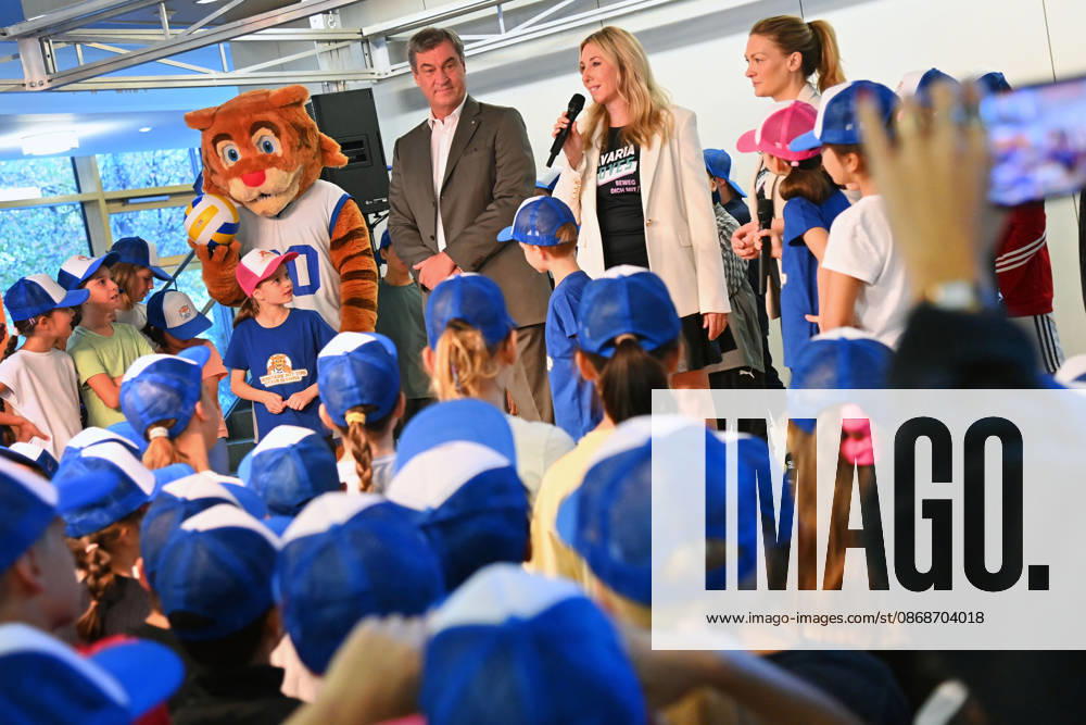 Markus SOEDER, Minister-President of Bavaria and CSU Chairman, visited the Sports Elementary School on Margarethe Danzi Street in Munich on October 6, 2026, together with Health Minister Judith Gerlach and Minister of Education and Cultural Affairs Anna Stolz, to learn more about successful prevention and health promotion in everyday school life ahead of t