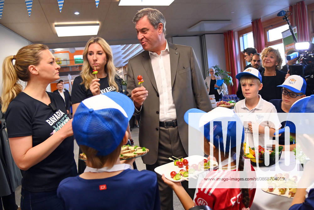 Markus SOEDER, Minister-President of Bavaria and CSU Chairman, visited the Sports Elementary School on Margarethe Danzi Street in Munich on October 6, 2026, together with Health Minister Judith Gerlach and Minister of Education and Cultural Affairs Anna Stolz, to learn more about successful prevention and health promotion in everyday school life ahead of t