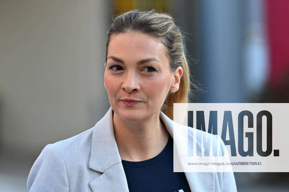 Judith GERLACH, Minister of State for Health, Care, and Prevention, single image, cropped close-up, portrait,Portrait: Markus SOEDER, Minister-President of Bavaria and CSU Chairman, visits the Sport Elementary School