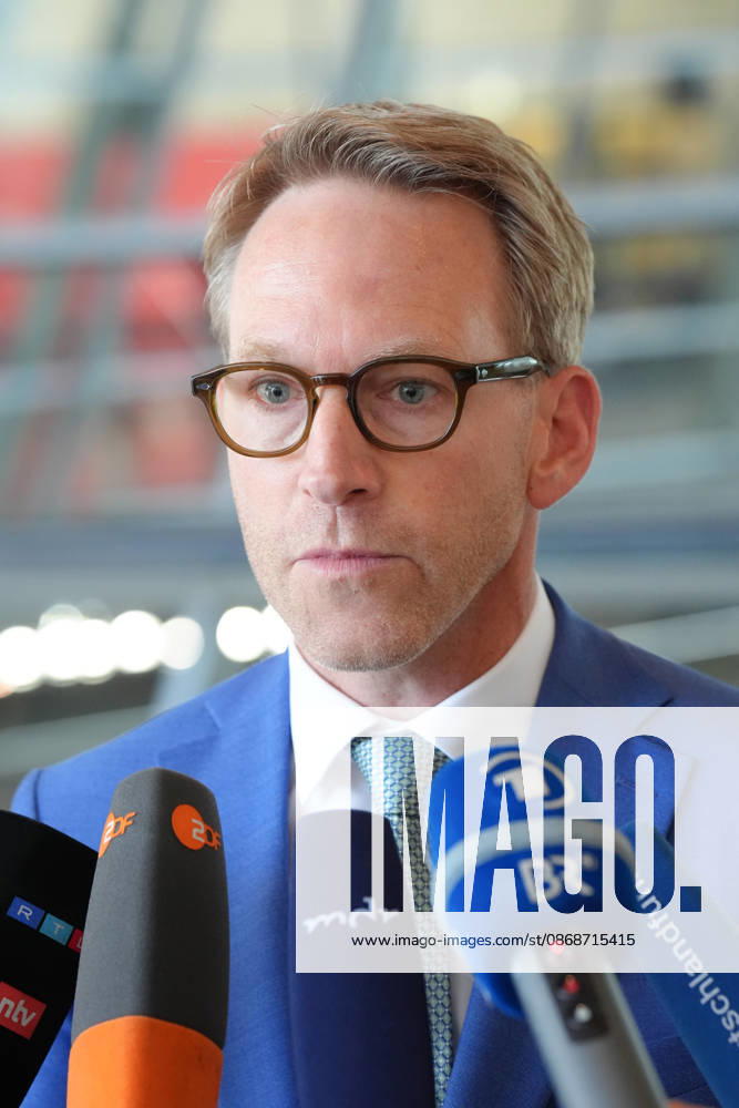 Statement by the Chair of the Parliamentary Oversight Committee on the Arrest of August Hanning: Marc Henrichmann, Chair of the Bundestag’s Parliamentary Oversight Committee (PKGr), is pictured during a press statement on the arrest of former BND Director Hanning, Berlin, October 6, 2026, Berlin, Berlin, Germany