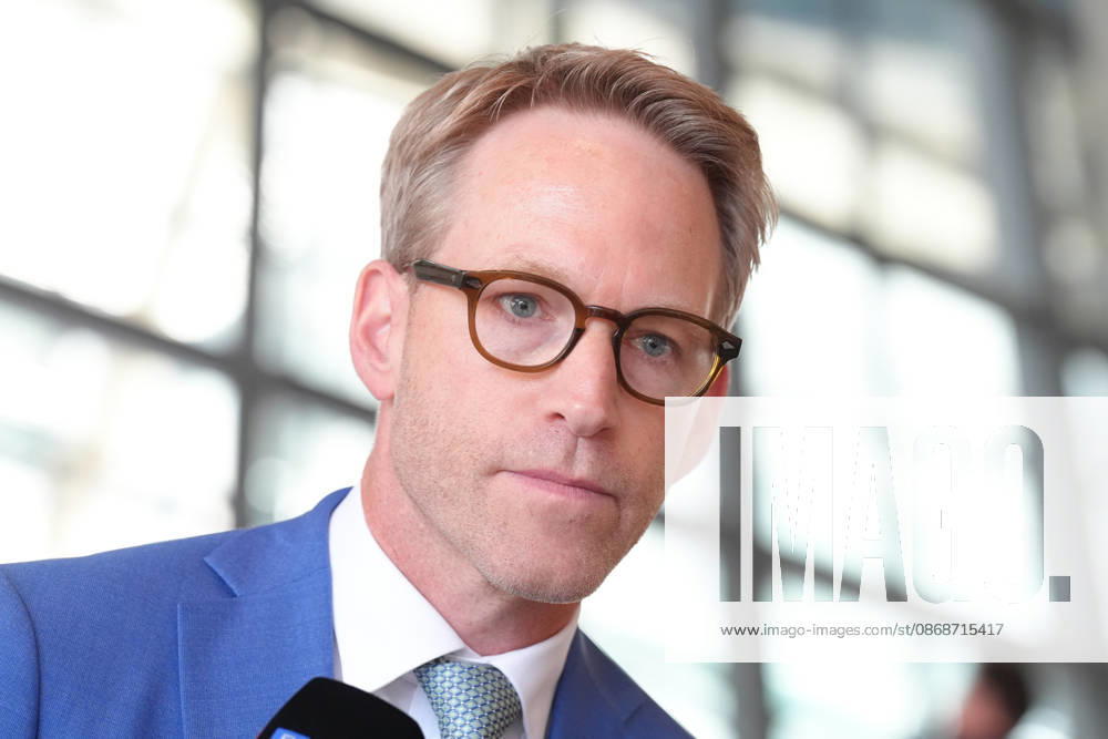 Statement by the Chair of the Parliamentary Oversight Committee on the Arrest of August Hanning: Marc Henrichmann, Chair of the Bundestag’s Parliamentary Oversight Committee (PKGr), is pictured during a press statement on the arrest of former BND Director Hanning, Berlin, October 6, 2026, Berlin, Berlin, Germany