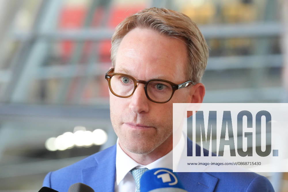 Statement by the Chair of the Parliamentary Oversight Committee on the Arrest of August Hanning: Marc Henrichmann, Chair of the Bundestag’s Parliamentary Oversight Committee (PKGr), is pictured during a press statement on the arrest of former BND chief Hanning, Berlin, October 6, 2026, Berlin, Berlin, Germany
