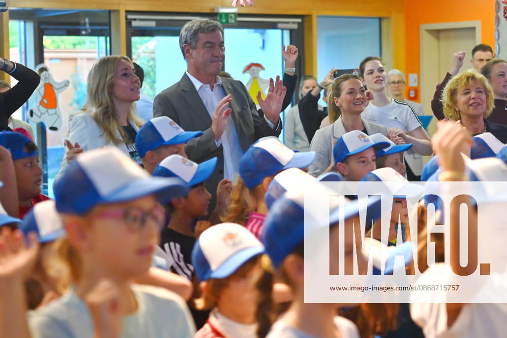 Markus SOEDER, Minister-President of Bavaria and CSU Chairman, visited the Sport Elementary School on Margarethe Danzi Street in Munich on October 6, 2026, together with Health Minister Judith Gerlach and Minister of Education and Cultural Affairs Anna Stolz, to learn more about successful prevention and health promotion in everyday school life in the r