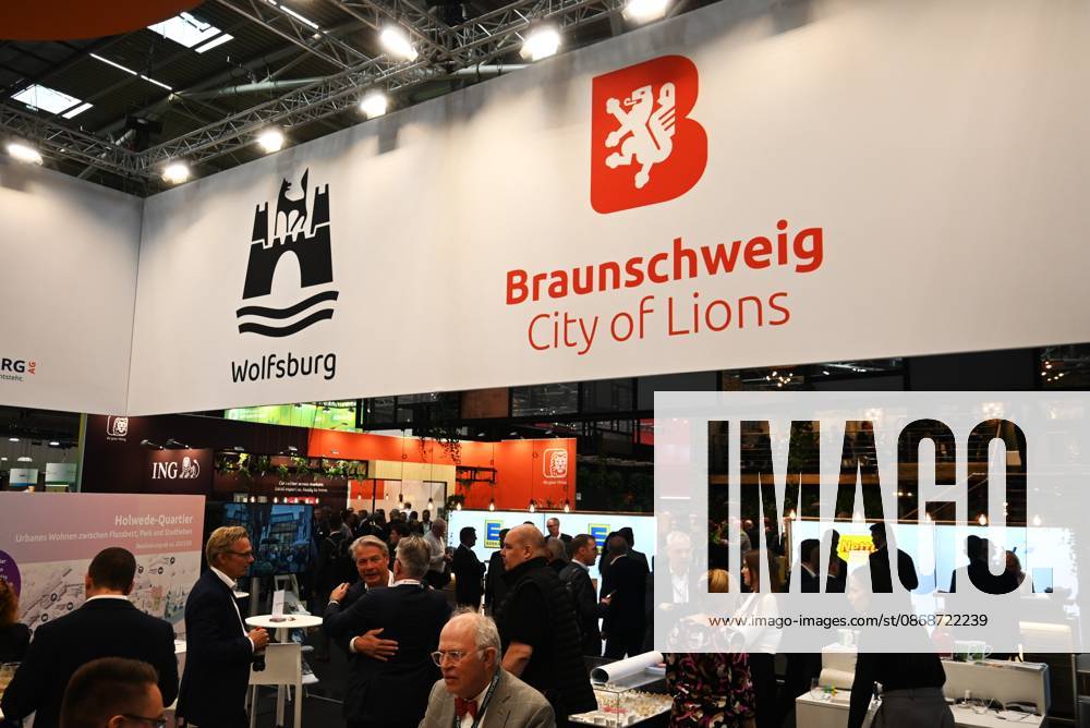 EXPO REAL 2026 is currently taking place at the Messe München exhibition grounds. It is Europe’s largest international trade fair for real estate, investment, and infrastructure. Photo: Wolfsburg and Braunschweig exhibition booths