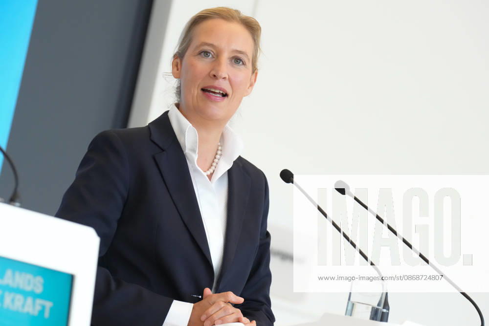 Press conference by the AfD chairwoman ahead of the parliamentary group meeting: Alice Weidel, AfD, pictured during a press statement ahead of the AfD parliamentary group meeting in the German Bundestag, Berlin, October 6, 2026, Berlin, Berlin, Germany