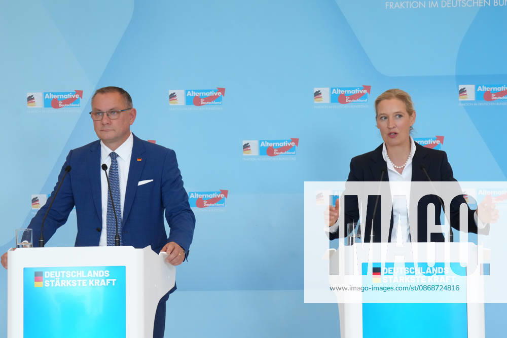 Press conference by the AfD chairpersons ahead of the parliamentary group meeting: AfD chairpersons Alice Weidel and Tino Chrupalla during a press statement ahead of the parliamentary group meeting in the German Bundestag, Berlin, October 6, 2026, Berlin, Germany