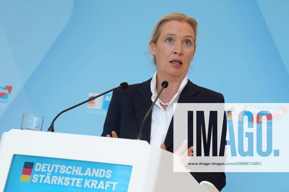 Press conference by the AfD chairwoman ahead of the parliamentary group meeting: Alice Weidel, AfD, pictured during a press statement ahead of the AfD parliamentary group meeting in the German Bundestag, Berlin, October 6, 2026, Berlin, Berlin, Germany