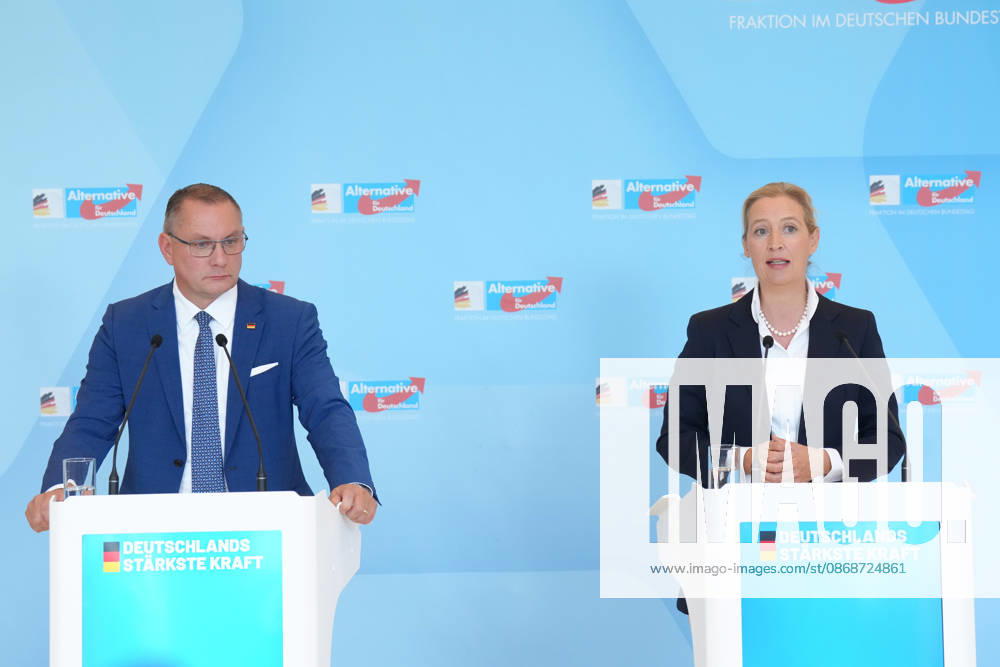 Press conference by the AfD chairpersons ahead of the parliamentary group meeting: AfD chairpersons Alice Weidel and Tino Chrupalla during a press statement ahead of the parliamentary group meeting in the German Bundestag, Berlin, October 6, 2026, Berlin, Germany