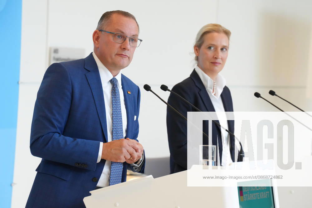 Press conference by the AfD chairpersons ahead of the parliamentary group meeting: AfD chairpersons Alice Weidel and Tino Chrupalla during a press statement ahead of the parliamentary group meeting in the German Bundestag, Berlin, October 6, 2026, Berlin, Germany