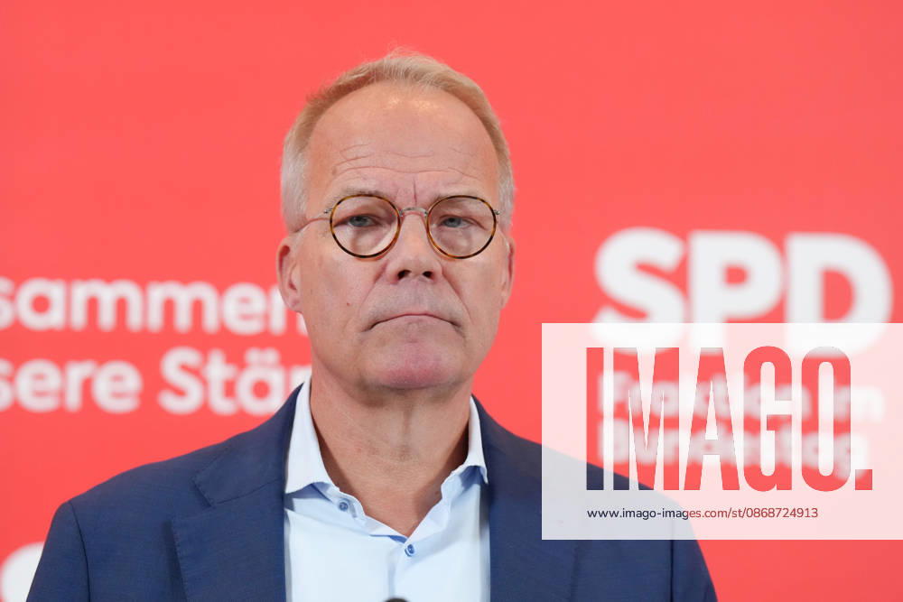 SPD press conference ahead of the parliamentary group meeting; SPD parliamentary group leader Matthias Miersch pictured during a press statement ahead of the parliamentary group meeting at the German Bundestag, Berlin, October 6, 2026; Berlin, Berlin, Germany