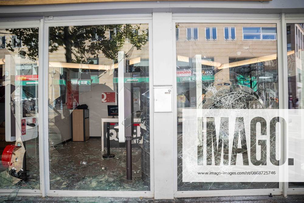 Vandalism to the windows of a Quick as students gather outside several schools in Liege during a protest against education reforms and budget cuts, on Tuesday 6 October 2026. Yesterday police arrested 16 people after the protests turned violent. The protests in French-speaking Belgium have been ongoing for months, following a series of reforms and budget cuts introduced by the French Community Government. JONASxROOSENS 188912341
