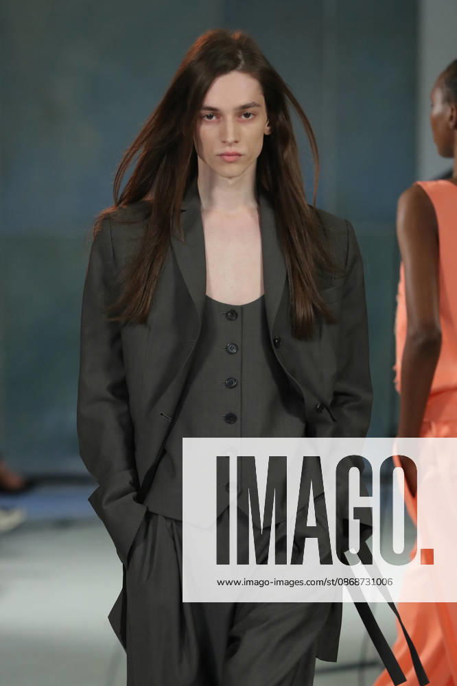 PFW - Litkovska Runway A model walks the runway during the Litkovska Womenswear Spring Summer 2027 show as part of the Paris Fashion Week on October 6, 2026 in Paris, France. Photo by Alain-Gil Gonzalez ABACAPRESS.COM Paris France