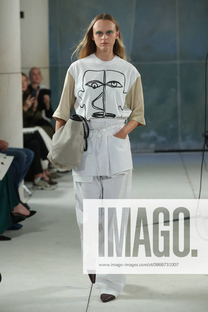 PFW - Litkovska Runway A model walks the runway during the Litkovska Womenswear Spring Summer 2027 show as part of the Paris Fashion Week on October 6, 2026 in Paris, France. Photo by Alain-Gil Gonzalez ABACAPRESS.COM Paris France