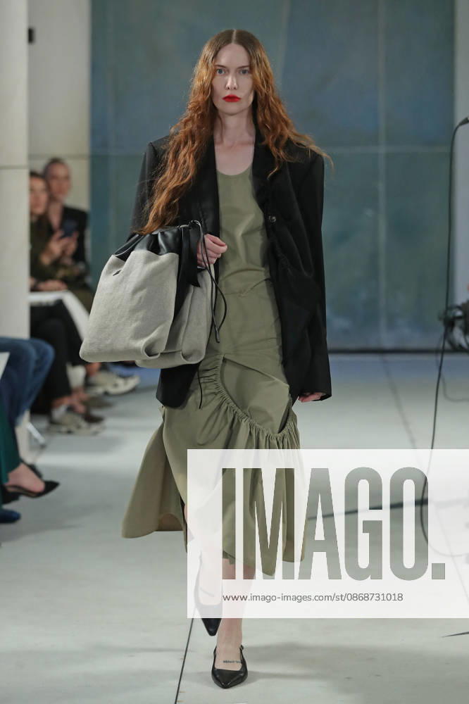 PFW - Litkovska Runway A model walks the runway during the Litkovska Womenswear Spring Summer 2027 show as part of the Paris Fashion Week on October 6, 2026 in Paris, France. Photo by Alain-Gil Gonzalez ABACAPRESS.COM Paris France