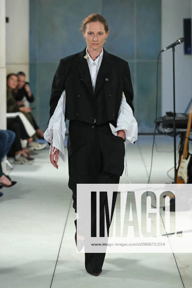 PFW - Litkovska Runway A model walks the runway during the Litkovska Womenswear Spring Summer 2027 show as part of the Paris Fashion Week on October 6, 2026 in Paris, France. Photo by Alain-Gil Gonzalez ABACAPRESS.COM Paris France