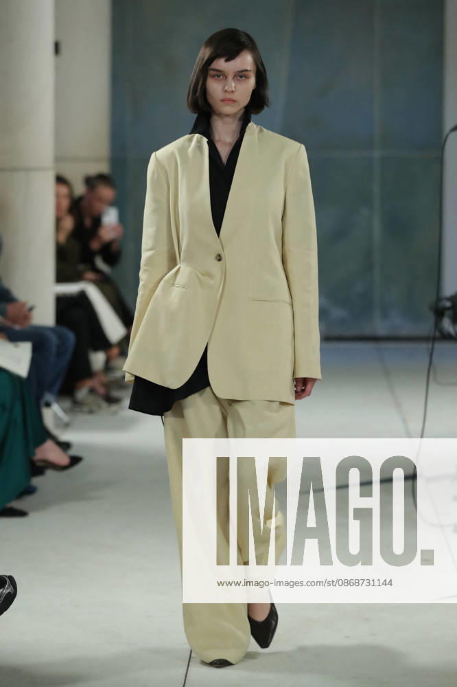 PFW - Litkovska Runway A model walks the runway during the Litkovska Womenswear Spring Summer 2027 show as part of the Paris Fashion Week on October 6, 2026 in Paris, France. Photo by Alain-Gil Gonzalez ABACAPRESS.COM Paris France