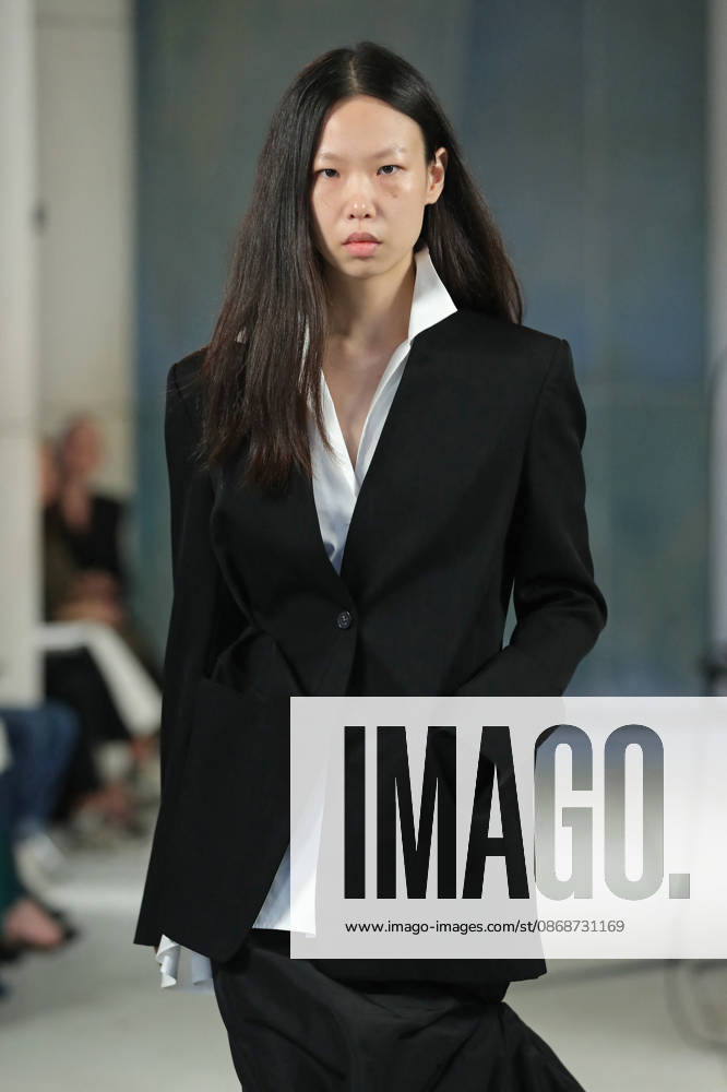 PFW - Litkovska Runway A model walks the runway during the Litkovska Womenswear Spring Summer 2027 show as part of the Paris Fashion Week on October 6, 2026 in Paris, France. Photo by Alain-Gil Gonzalez ABACAPRESS.COM Paris France