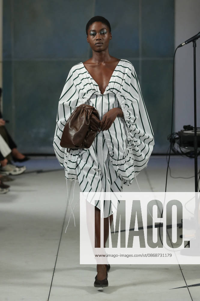 PFW - Litkovska Runway A model walks the runway during the Litkovska Womenswear Spring Summer 2027 show as part of the Paris Fashion Week on October 6, 2026 in Paris, France. Photo by Alain-Gil Gonzalez ABACAPRESS.COM Paris France