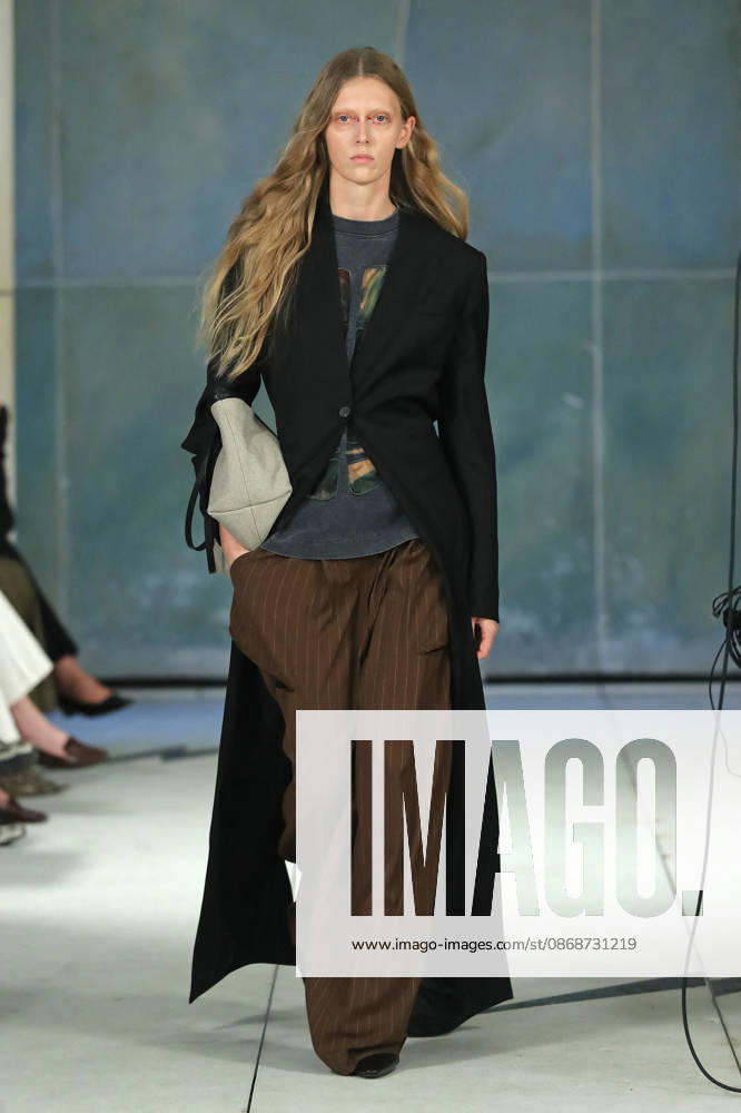 PFW - Litkovska Runway A model walks the runway during the Litkovska Womenswear Spring Summer 2027 show as part of the Paris Fashion Week on October 6, 2026 in Paris, France. Photo by Alain-Gil Gonzalez ABACAPRESS.COM Paris France