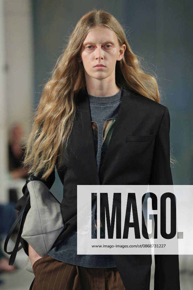 PFW - Litkovska Runway A model walks the runway during the Litkovska Womenswear Spring Summer 2027 show as part of the Paris Fashion Week on October 6, 2026 in Paris, France. Photo by Alain-Gil Gonzalez ABACAPRESS.COM Paris France