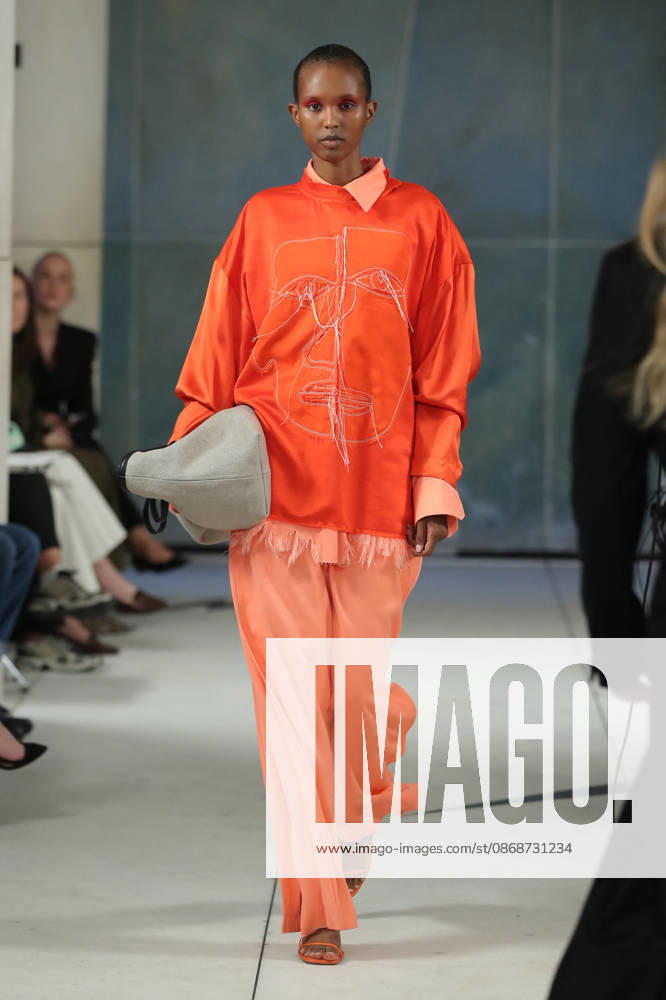 PFW - Litkovska Runway A model walks the runway during the Litkovska Womenswear Spring Summer 2027 show as part of the Paris Fashion Week on October 6, 2026 in Paris, France. Photo by Alain-Gil Gonzalez ABACAPRESS.COM Paris France