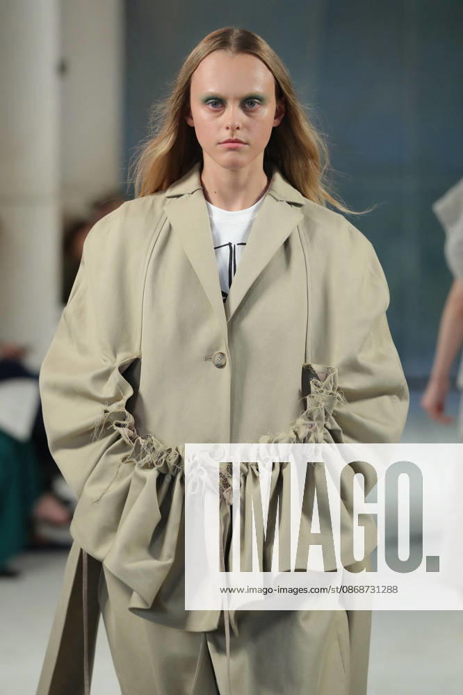 PFW - Litkovska Runway A model walks the runway during the Litkovska Womenswear Spring Summer 2027 show as part of the Paris Fashion Week on October 6, 2026 in Paris, France. Photo by Alain-Gil Gonzalez ABACAPRESS.COM Paris France