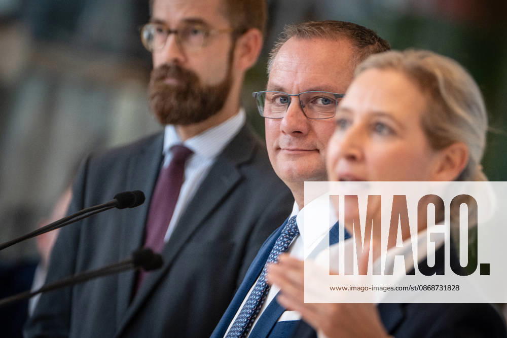 Tino Chrupalla, AfD party and parliamentary group leader, with Alice Weidel, AfD Party and parliamentary group leader; in the background, Marcus Schmidt, press secretary for the AfD parliamentary group in the Bundestag. Press statement by the two AfD party leaders and parliamentary group leaders before the start of the parliamentary group meeting in the German Bundestag, Berlin, Germany,