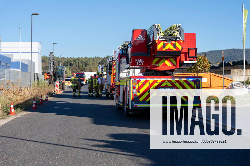 Machine Fire in Warehouse Causes Heavy Smoke; Company Building Evacuated On Tuesday, October 6, 2026, a machine fire broke out in Alzenau in the Aschaffenburg district. The fire started in the electrical system of a machine and caused heavy smoke to fill the warehouse and offices.