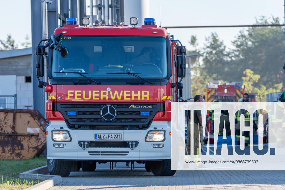 Machine Fire in Warehouse Causes Heavy Smoke; Company Building Evacuated On Tuesday, October 6, 2026, a machine fire broke out in Alzenau in the Aschaffenburg district. The fire started in the electrical system of a machine and caused heavy smoke to fill the warehouse and offices.