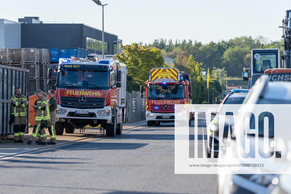 Machine Fire in Warehouse Causes Heavy Smoke; Company Building Evacuated On Tuesday, October 6, 2026, a machine fire broke out in Alzenau in the Aschaffenburg district. The fire started in the electrical system of a machine and caused heavy smoke to fill the warehouse and offices.
