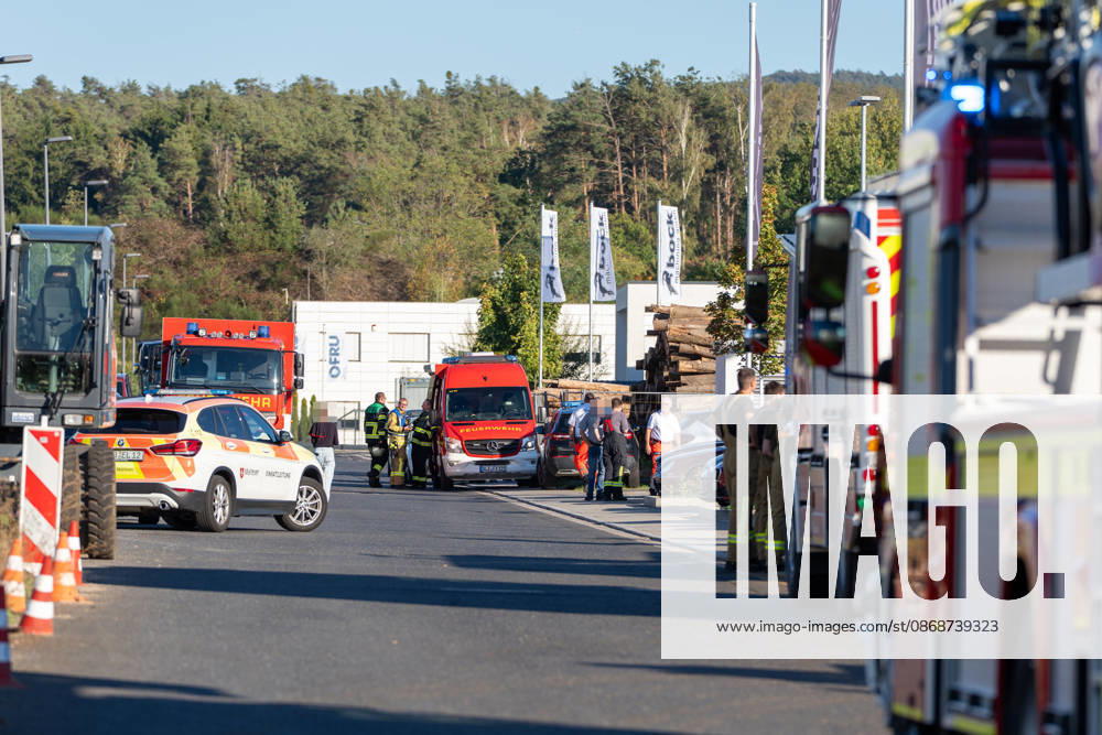 Machine Fire in Warehouse Causes Heavy Smoke; Company Building Evacuated On Tuesday, October 6, 2026, a machine fire broke out in Alzenau in the Aschaffenburg district. The fire started in the electrical system of a machine and caused heavy smoke to fill the warehouse and offices.