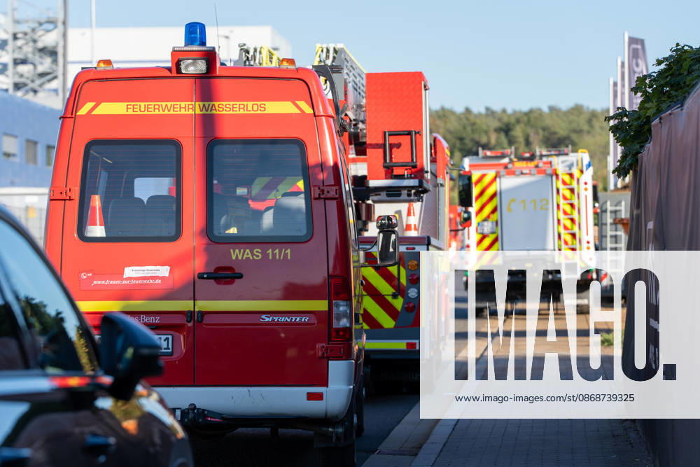 Machine Fire in Warehouse Causes Heavy Smoke; Company Building Evacuated On Tuesday, October 6, 2026, a machine fire broke out in Alzenau in the Aschaffenburg district. The fire started in the electrical system of a machine and caused heavy smoke to fill the warehouse and offices.