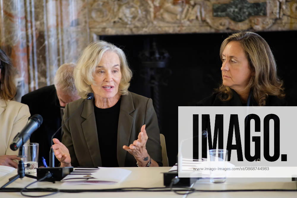 IPA89372987 - Turin: Royal Museums of Turin—presentation of the exhibition STILL IMAGE. Photographs by Jessica Lange; pictured here with her on the right is Paola D’Agostino, General Director of the Royal Museums of Turin