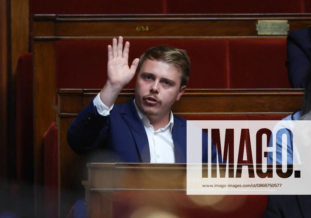 AssembleÌe Nationale - QAG du 6 octobre 2026 Louis Boyard Sà ance des Questions d Actualità s au Gouvernement à l AssembleÌe Nationale à Paris, le 6 octobre 2026. Current Affairs Question Period with the Government at the National Assembly in Paris