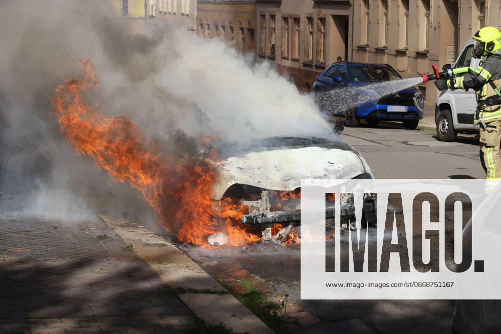 Seat Goes Up in Flames, October 6, 2026, Chemnitz, Jahnstraße, Around 1:15 p.m., firefighters from the Chemnitz Fire Department were called to Jahnstraße. A Seat was reportedly on fire there. Upon arrival, the firefighters confirmed the report