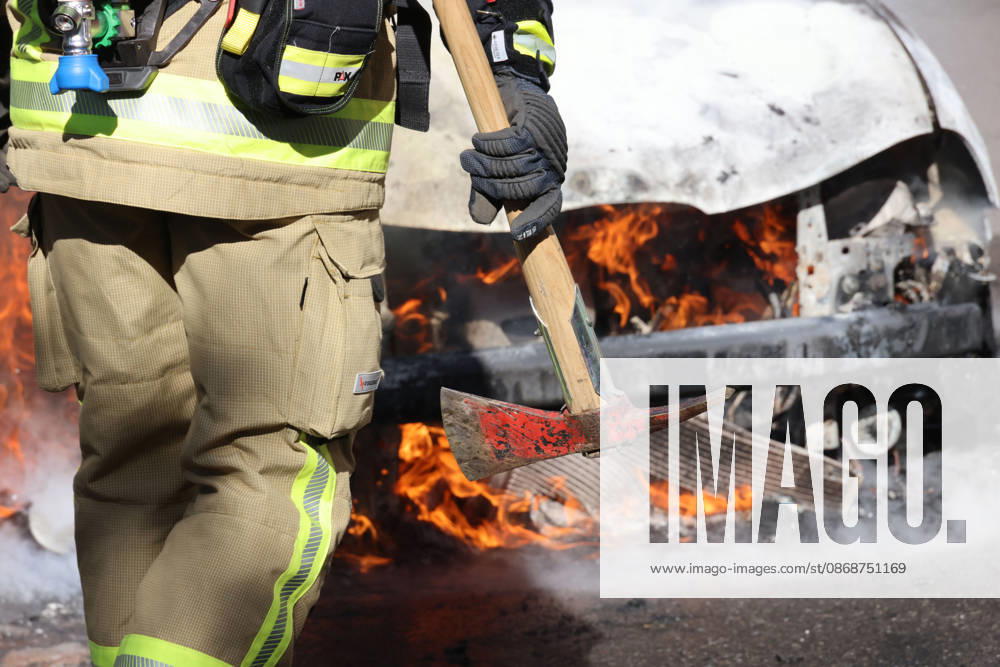 Seat Goes Up in Flames, October 6, 2026, Chemnitz, Jahnstraße, Around 1:15 p.m., firefighters from the Chemnitz Fire Department were called to Jahnstraße. A Seat was reportedly on fire there. Upon arrival, the firefighters confirmed the report